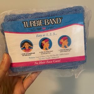 New hair accessory for facials